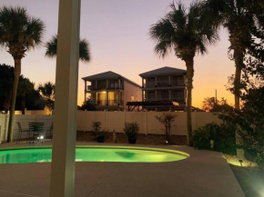 PRIVATE HEATED POOL, GOLF CART & WALK to THE SUGAR SAND BEACH in DESTIN